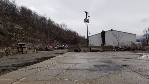 Crescent Brick: 687 Crescent Brick Dr, New Cumberland, WV 26047